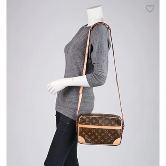 Authentic Louis Vuitton Monogram Canvas Trocadero 27 Bag - Picture 3 of 13